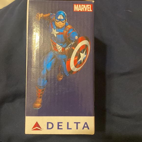 New York yankees Derek Jeter/Captain America bobble head - Picture 3 of 5
